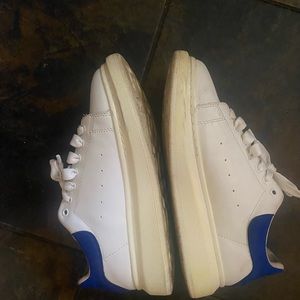 Alexandra mcqueen looking for 4s or dunks 150 in bio og box and everything